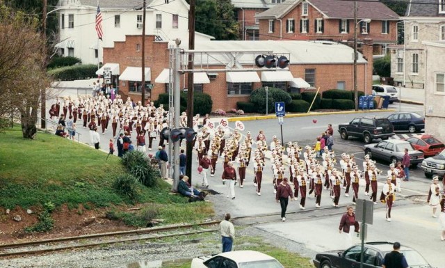 AGHS Band approaches the firehouse at the 1998 Parade